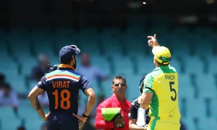 Toss between captains on 1st ODI between australia and india