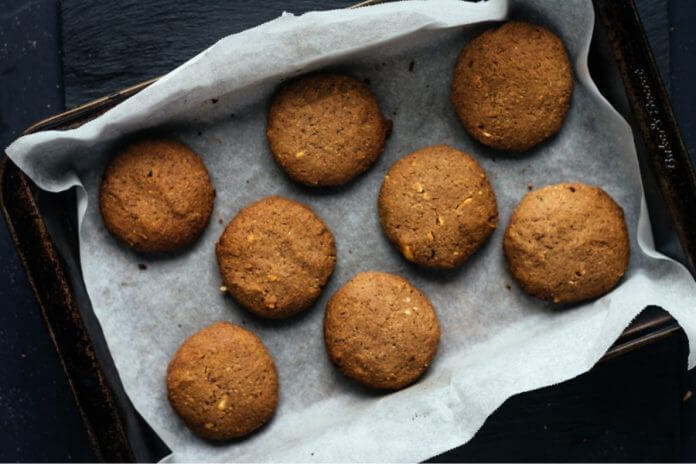date and cashew cookies featured