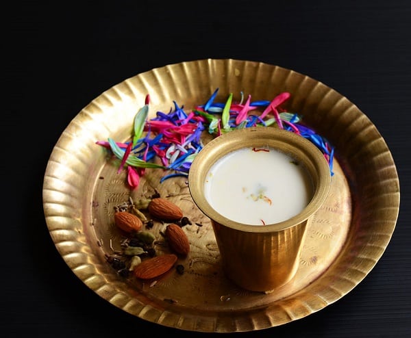 indian spiced drink thandai