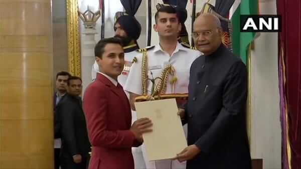 Fouaad Mirza receives Arjuna Award from President Ram Nath Kovind. Source: Twitter