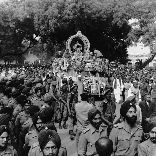 Gandhi's ashes carried in a procession through Allahabad, February 1948 - photographed by Homai Vyarawalla