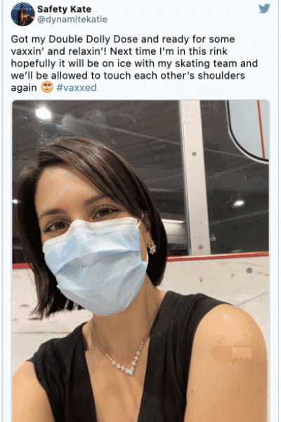 Sharing vaccinated selfie and encouraging others