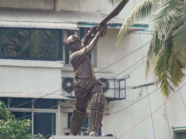 Sachin Tendulkar statue in Wankhede stadium