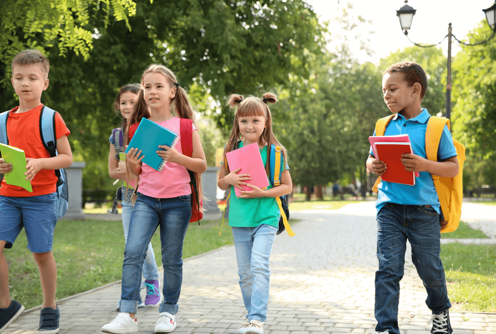 Students should carry backpacks on bold shoulders to avoid back pain