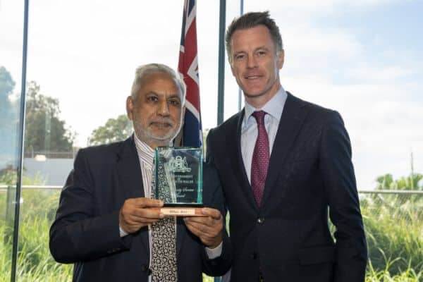 Abbas Alvi with Chris Minns at Community Service Awards 2024