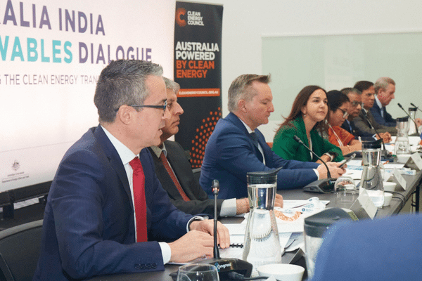 Chris Bowen and delegates at Australia India Renewables Dialogue