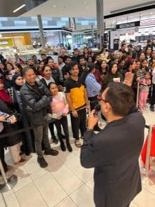 Sanjeev speaks to fans in Melbourne