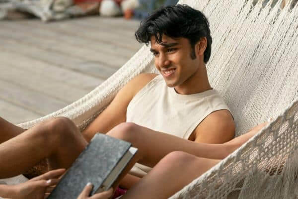 Gat, played by Shubham Maheshwari