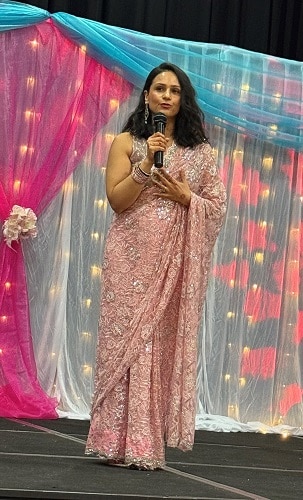 Isha Oberoi at AHIA DIWALI 2025