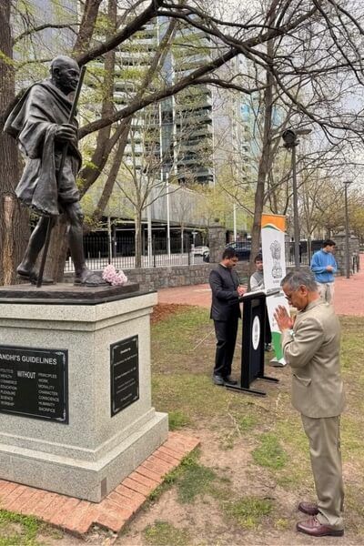 gopal bagley at canberra gandhi.jpg