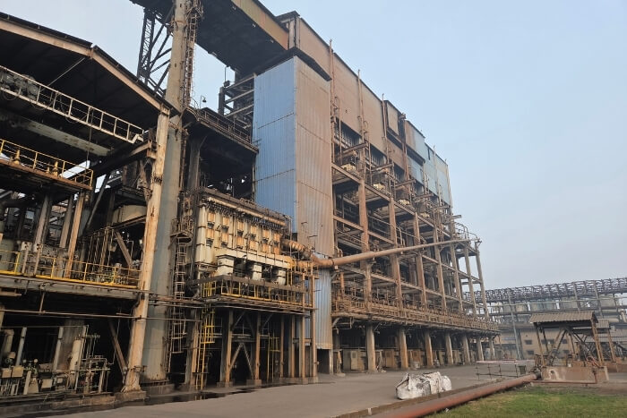 Biomass locally sourced from agricultural waste can partially replace coal in steelmaking, using existing gasifiers at commercial steel plants.