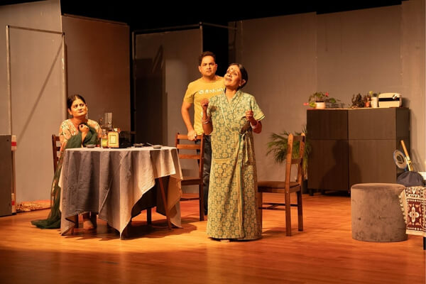 meri nazar se dekho play stills