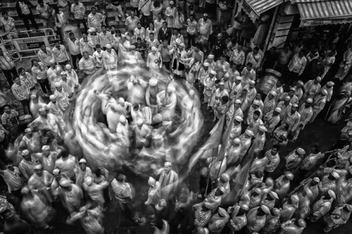 photo contest winner devotees dance